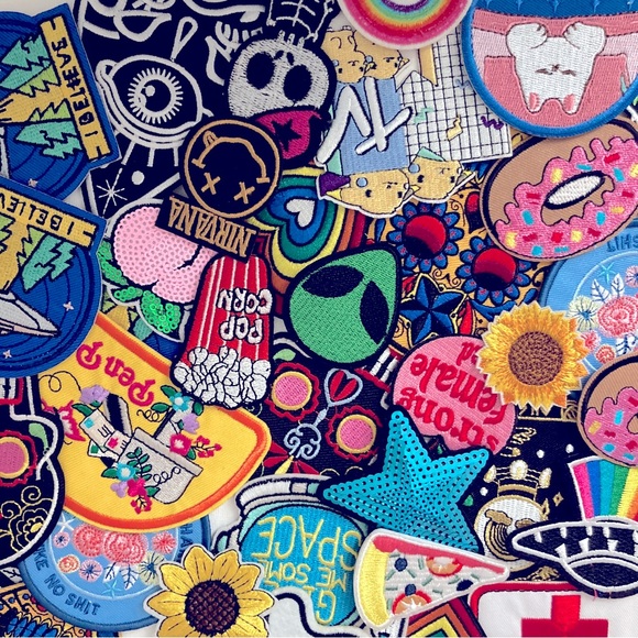 Accessories - 🌺 SIX Random Iron on Patches